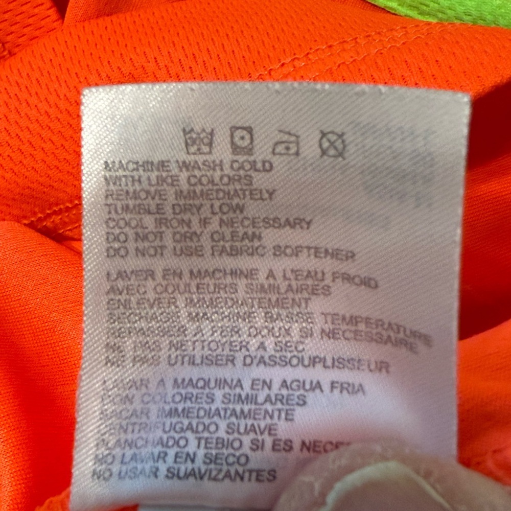 New Balance Women’s Short Sleeve V-Neck Workout T-Shirt Top S Tangerine Dream 🍊 - Picture 8 of 9